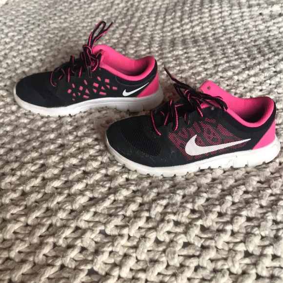 girls size 11 nike shoes